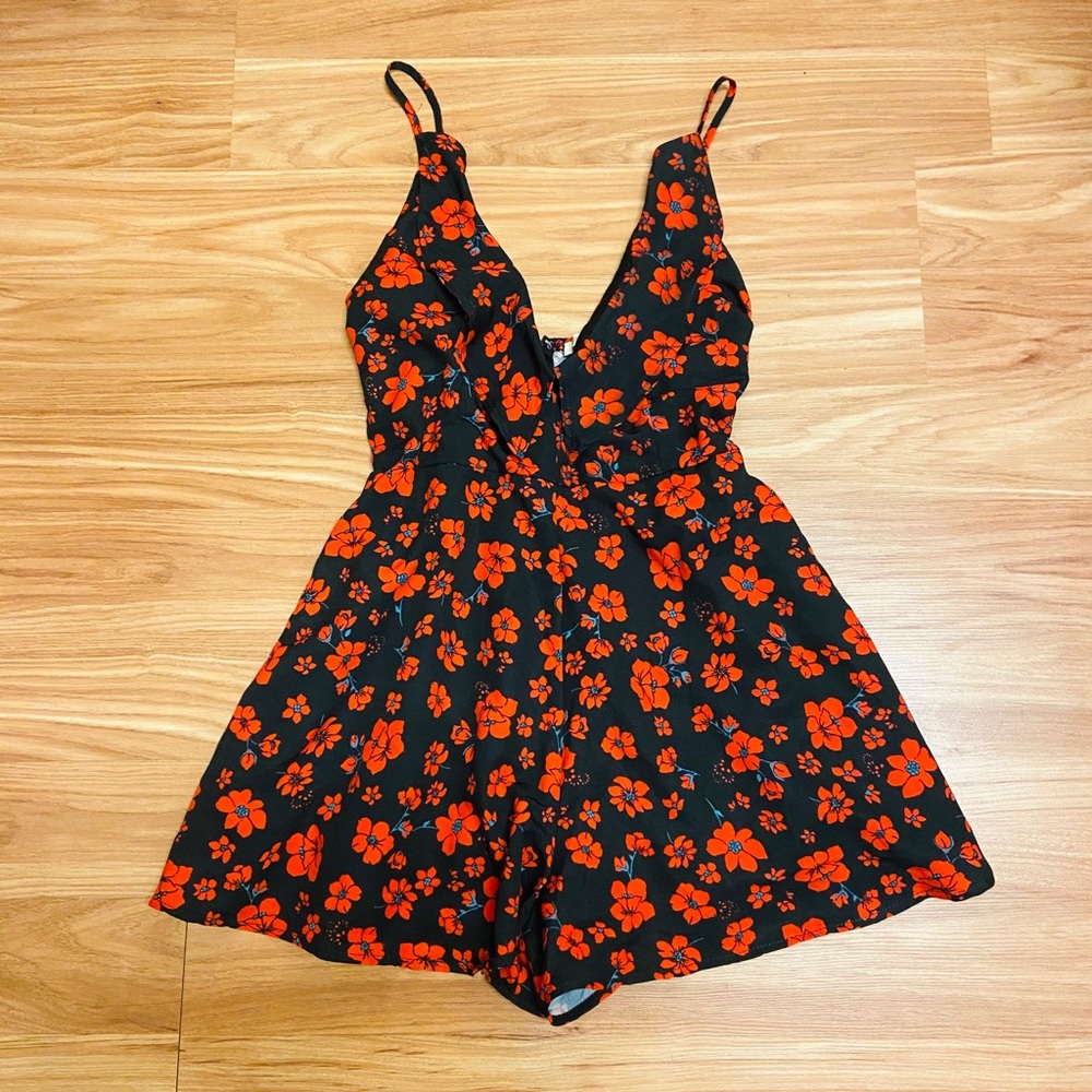 ❗️SALE❗️Red & Black Floral V-neck Mini Romper